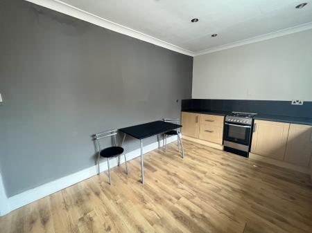 2 bedroom Flat to let in Hainton Avenue, Grimsby, DN32