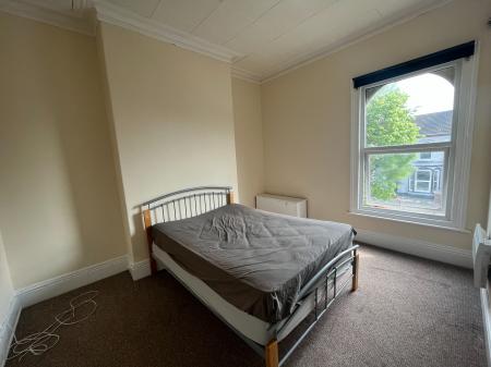 2 bedroom Flat to let in Hainton Avenue, Grimsby, DN32