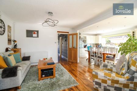 3 bedroom Semi-detached house for sale in Mount Pleasant, Holton-le-Clay, DN36