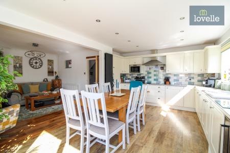 3 bedroom Semi-detached house for sale in Mount Pleasant, Holton-le-Clay, DN36