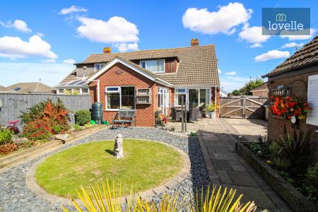 3 bedroom Semi-detached house for sale in Mount Pleasant, Holton-le-Clay, DN36
