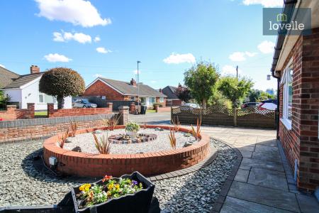 3 bedroom Semi-detached house for sale in Mount Pleasant, Holton-le-Clay, DN36