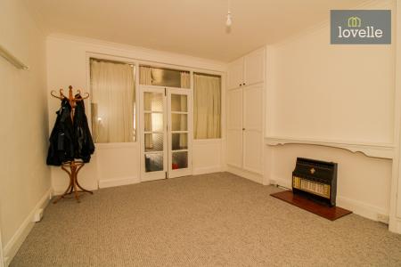 4 bedroom Semi-detached house for sale in Portland Avenue, Grimsby, DN32