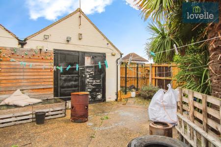 4 bedroom Semi-detached house for sale in Portland Avenue, Grimsby, DN32