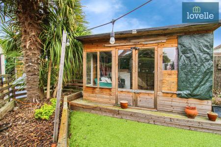 4 bedroom Semi-detached house for sale in Portland Avenue, Grimsby, DN32