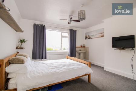 4 bedroom Semi-detached house for sale in Portland Avenue, Grimsby, DN32