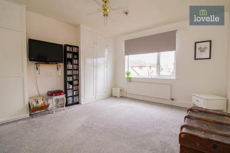 4 bedroom Semi-detached house for sale in Portland Avenue, Grimsby, DN32