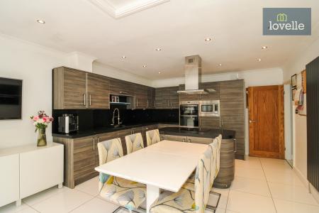 4 bedroom Detached house for sale in Beck Farm Mews, Barnoldby Le Beck, DN37