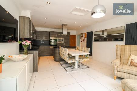 4 bedroom Detached house for sale in Beck Farm Mews, Barnoldby Le Beck, DN37