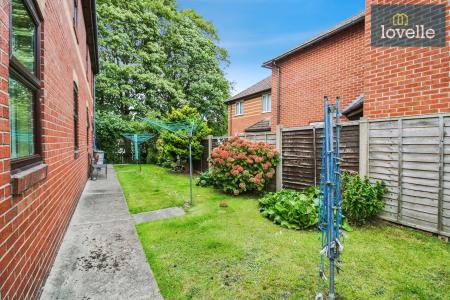 2 bedroom Flat for sale in Belraith Mews, Barnoldby Road, Waltham, DN37