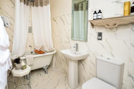 2 bedroom Flat for sale in Hazelmere House, Welholme Avenue, Grimsby, DN32