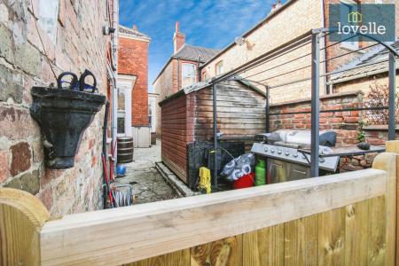 4 bedroom End of terrace house for sale in St Augustine Avenue, Grimsby, DN32