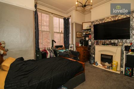 4 bedroom End of terrace house for sale in St Augustine Avenue, Grimsby, DN32