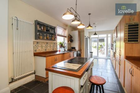 4 bedroom End of terrace house for sale in St Augustine Avenue, Grimsby, DN32