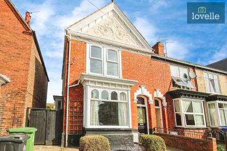 4 bedroom End of terrace house for sale in St Augustine Avenue, Grimsby, DN32