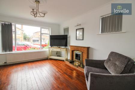 4 bedroom Detached house for sale in Elm Drive, Louth, LN11