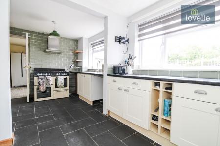 4 bedroom Semi-detached house for sale in Maple Avenue, Keelby, DN41