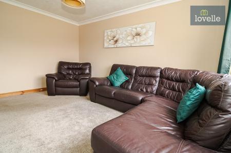 4 bedroom Semi-detached house for sale in Maple Avenue, Keelby, DN41