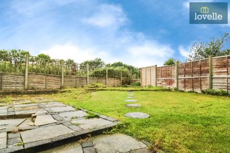 4 bedroom Semi-detached house for sale in Maple Avenue, Keelby, DN41