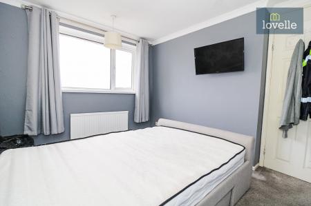 4 bedroom Semi-detached house for sale in Maple Avenue, Keelby, DN41