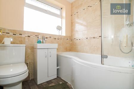 4 bedroom Semi-detached house for sale in Maple Avenue, Keelby, DN41