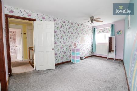 4 bedroom Semi-detached house for sale in Maple Avenue, Keelby, DN41