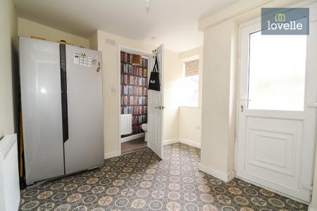 4 bedroom Semi-detached house for sale in Maple Avenue, Keelby, DN41