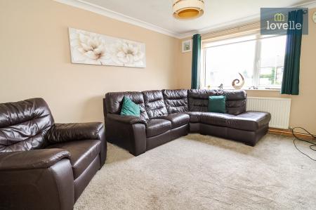4 bedroom Semi-detached house for sale in Maple Avenue, Keelby, DN41