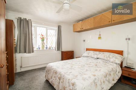 2 bedroom Detached bungalow for sale in Silvergarth, Grimsby, DN32