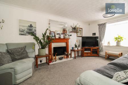 2 bedroom Detached bungalow for sale in Silvergarth, Grimsby, DN32