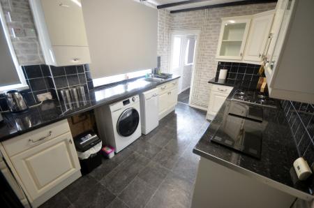 3 bedroom Terraced House to let in Heneage Road, Grimsby, DN32