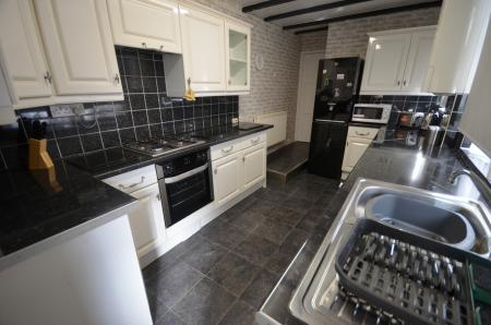 3 bedroom Terraced House to let in Heneage Road, Grimsby, DN32