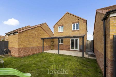 4 bedroom Detached house for sale in Cromwell Close, Grimsby, DN31