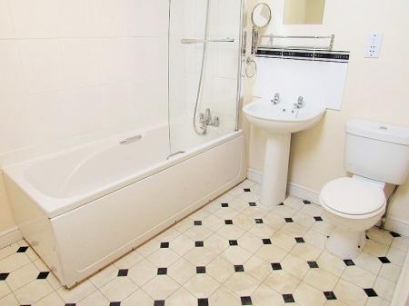 2 bedroom Town house to let in Leakes Court, James Street, Louth, LN11