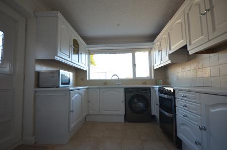 2 bedroom Bungalow to let in Windermere Avenue, Scartho, Grimsby, DN33