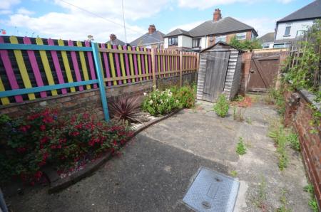 2 bedroom Terraced House to let in St Heliers Road, Cleethorpes, DN35