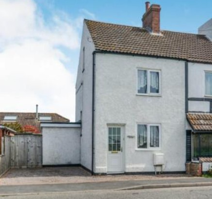2 bedroom Terraced House to let in Golf Road, Mablethorpe, LN12