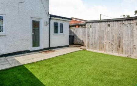 2 bedroom Terraced House to let in Golf Road, Mablethorpe, LN12