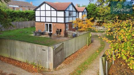 5 bedroom Detached house for sale in Carlton Road, Manby, LN11