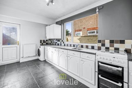 2 bedroom Terraced House for sale in Lord Street, Grimsby, DN31