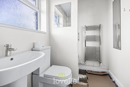 3 bedroom Semi-detached house for sale in Seamer Grove, Grimsby, DN32