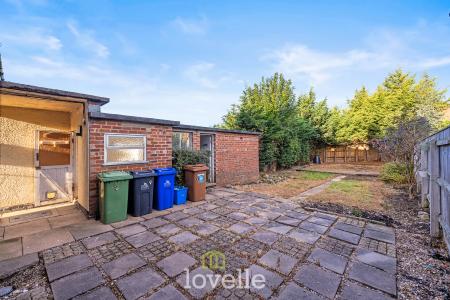 3 bedroom Semi-detached house for sale in Seamer Grove, Grimsby, DN32