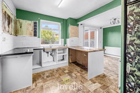 3 bedroom Semi-detached house for sale in Seamer Grove, Grimsby, DN32