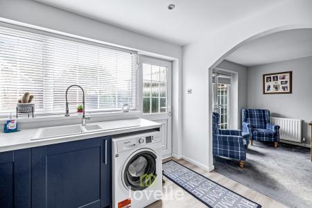 3 bedroom Semi-detached house for sale in Shetland Way, Immingham, DN40