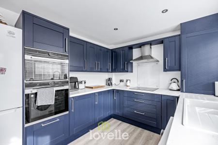 3 bedroom Semi-detached house for sale in Shetland Way, Immingham, DN40