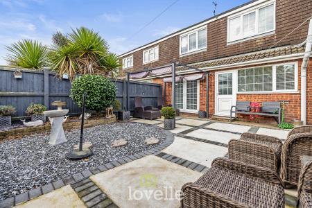 3 bedroom Semi-detached house for sale in Shetland Way, Immingham, DN40