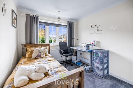 3 bedroom Semi-detached house for sale in Shetland Way, Immingham, DN40