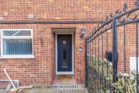 3 bedroom Semi-detached house for sale in Shetland Way, Immingham, DN40