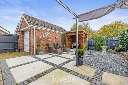 3 bedroom Semi-detached house for sale in Shetland Way, Immingham, DN40