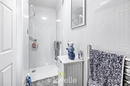 3 bedroom Semi-detached house for sale in Shetland Way, Immingham, DN40